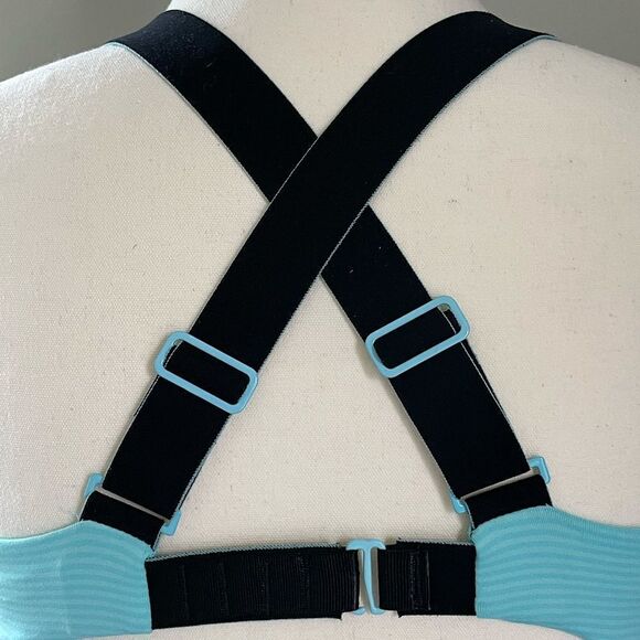 NWOT! Lululemon Blue, Adjustable Strap, Cross-Back Striped Athletic Tank. Size 4 - Picture 3 of 7